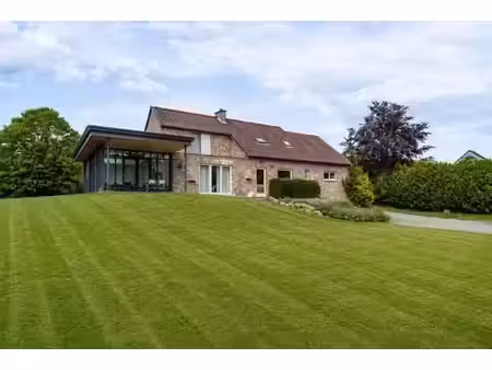 maison 4 façades avec piscine à floreffe – 227 m² habitables