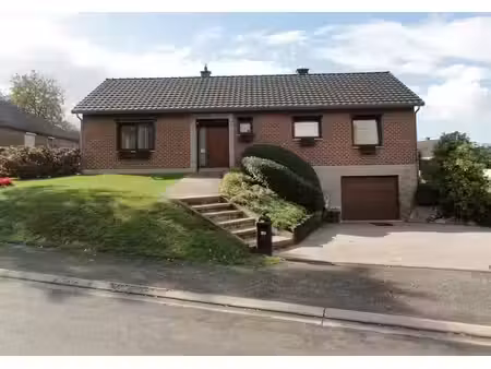 tres beau bungalow en part. renove 2 ch. (poss. 3) gd garage