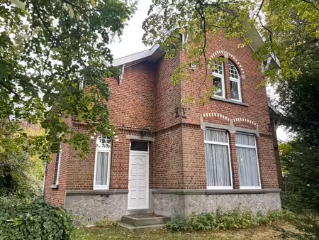 maison des années 30 avec piscine  jardin et grand garage