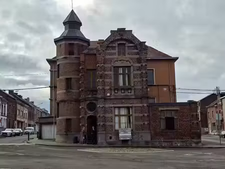 ancien bureau de police - place de carnières