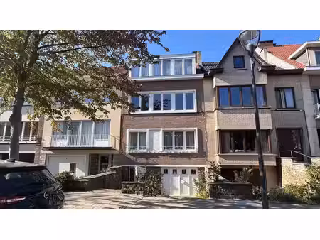 immeuble de rapport avec 2 appartements  grand jardin et gar