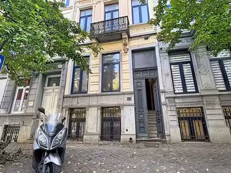 maison bruxelloise/ rapport ±260m² + jardin ±155m² !