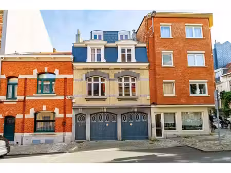 cinquantenaire - maison 2ch avec double garage