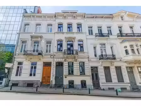 maison de caractère de 400 m² avec jardin