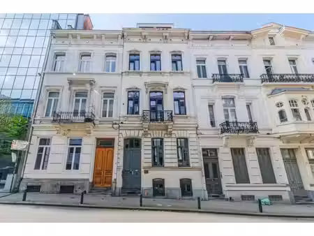 maison de caractère de 400 m² avec jardin