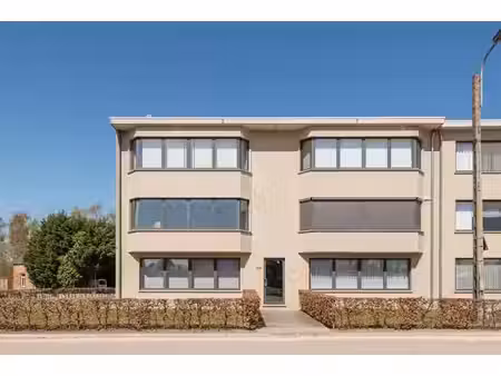 appartement au rez-de-chaussée avec terrasse & place parking