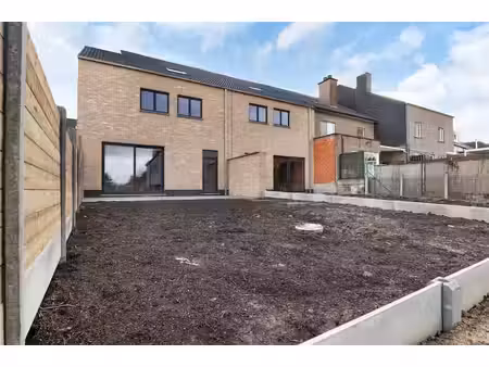 maison neuve casco à vendre - située au centre de mere