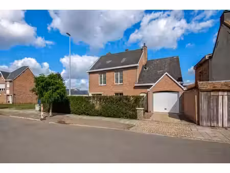 maison lumineuse avec trois chambres et grand jardin à vendre à berlare