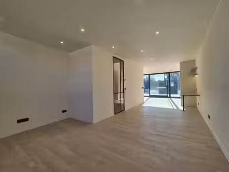 ruime en luxueus afgewerkte duplex met 4 slaapkamers  terras