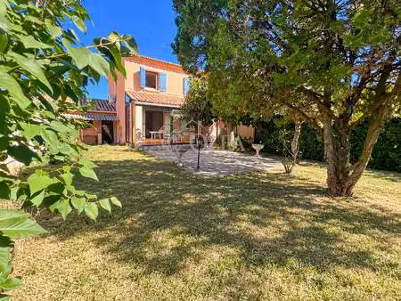 uzès à pied — maison au calme avec jardin  vue dégagée et