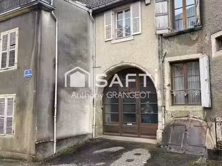 maison de ville au centre de jussey