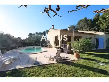 villa de plain-pied avec piscine & t2 à pélissanne