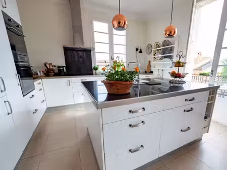 maison de style scandinave – 200 m² – piscine – 5 chambres – vue sur les albères