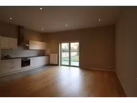 appartement 1 chambre avec jardin privatif à plancenoit