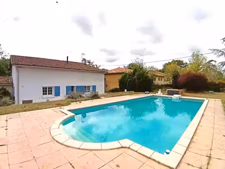 giroussens corps de de ferme rénové 197m² sur terrain de 3000 m² avec piscine