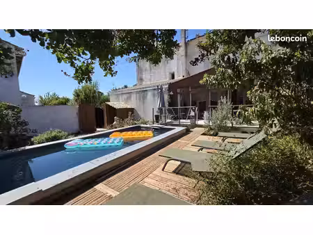 maison de village avec garage et dépendance