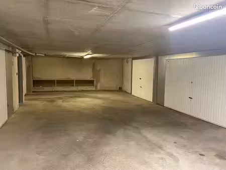 grand garage sécurisé