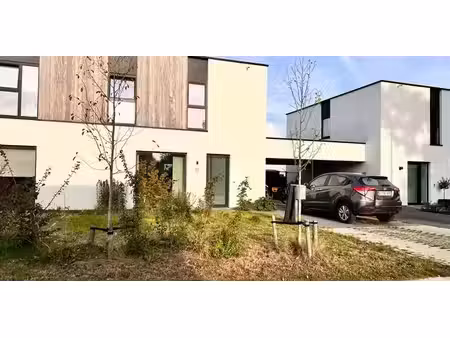 maison à louer à astene pour € 1.400 avec 3 chambres à coucher