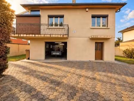 maison familiale 5 pièces  piscine  terrain 1316 m² – pusignan beau potentiel