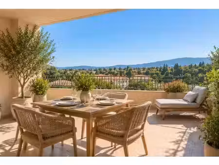 t3 duplex dernier etage avec terrasse dans residence intimiste a cogolin