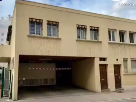 garage fermé 13 m² – lyon 2e