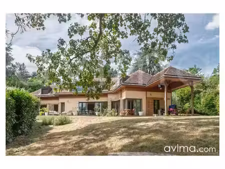 maison familiale dans un environnement privilégié
