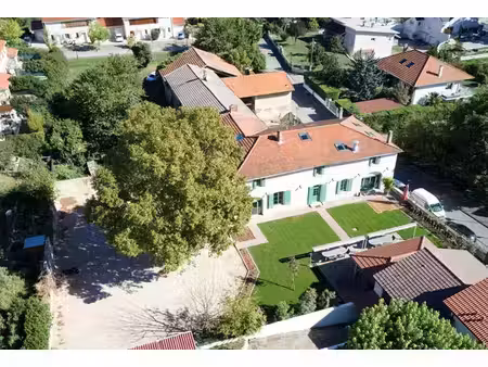 vente bureaux genas 69740 102m²