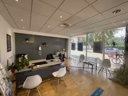la varenne sur axe - boutique d'angle - 500m centre ville e