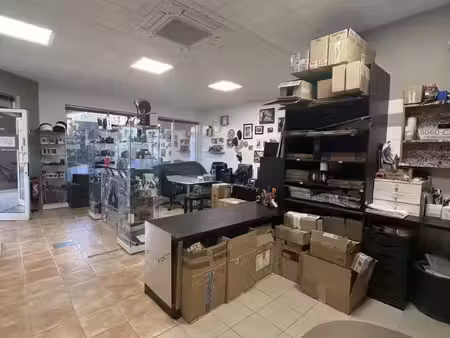 location local commercial 87 m2 à venelles