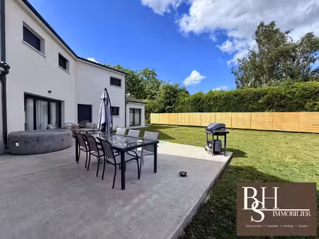 fontaine-le-comte  maison contemporaine de 178m²