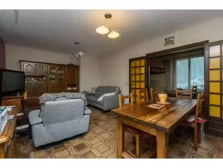 maison pierre 4 chambres avec cour et caves