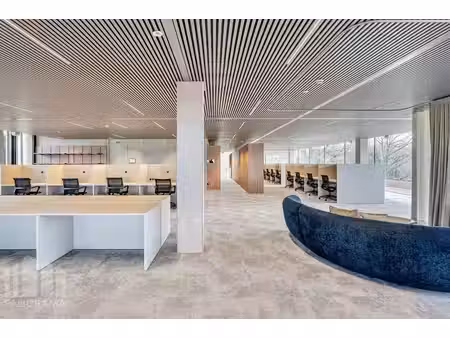 639 m² high-end kantoren op toplocatie langs de e40 te oo...