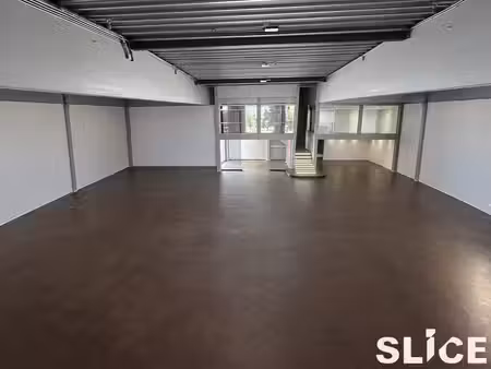 surface polyvalente de 414 m² en excellent état