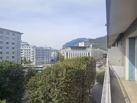 appartement 1 chambre meublé avec terrasse  ascenseur et local à vélos
