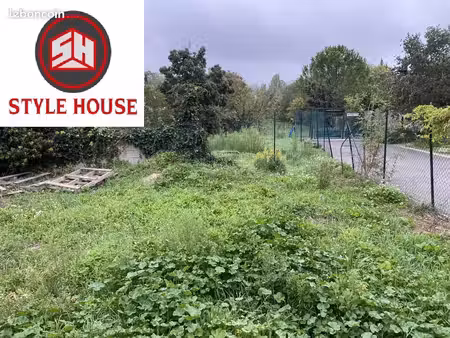 terrain château gombert centre de 588m²