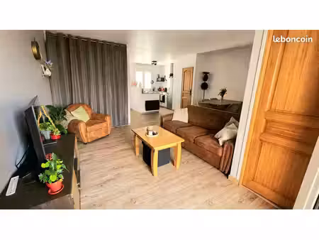 f2 50m2 garage privé et balcon - gisors gare et parc a proximité - dpe c