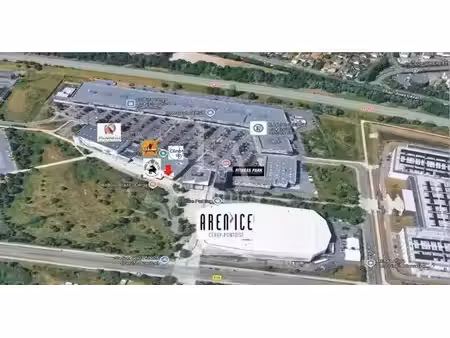 location local commercial