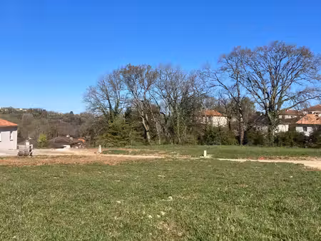 saint-benoit  terrain à bâtir de 593m²