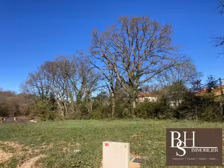 saint-benoit  terrain à bâtir de 701m²