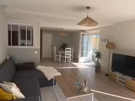 vivonne centre ville  au calme  appartement t4+terrasse  libre 12/2026