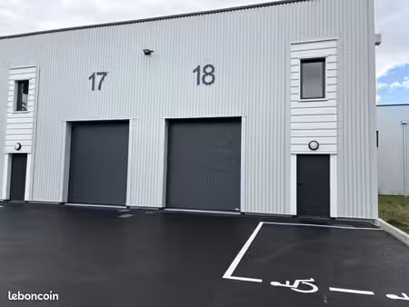 local d'activité 929 m²
