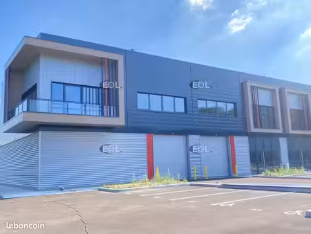 local d'activité 854 m²