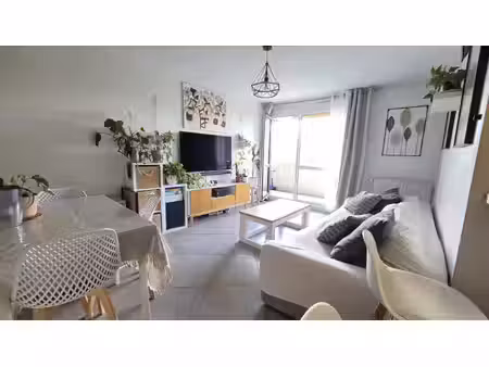 2 - 3 pièces - sans travaux ! - proche rer a et commerces