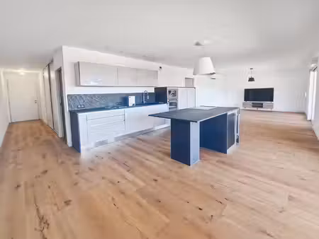 appartement de standing de 110 m² avec terrasse et vue sur la tour d'isolella