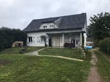 maison 7 pièces 145 m et grande dépendance.