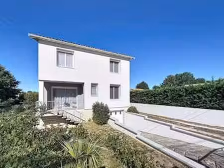 vente maison à saintes (17100) : à vendre / 138m² saintes