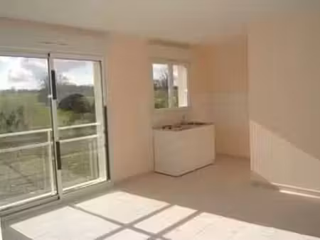location appartement 3 pièces à meslay-du-maine (53170) : à louer 3 pièces / 56m² meslay-d