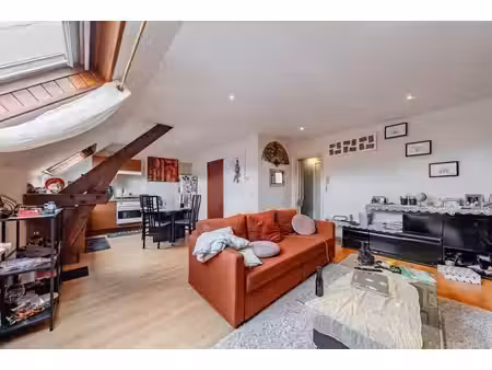 duplex 2 chambres dans petite immeuble