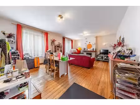 très grand appartement 1 ch dans petit immeuble