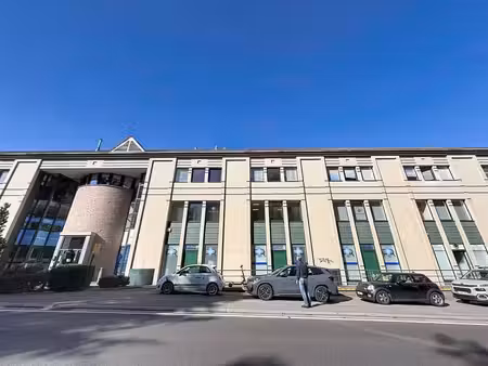 bureau de 8 à 11 personnes possible de 150m2